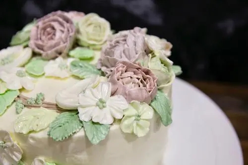 想學(xué)蛋糕裱花,哪個地方有學(xué)習(xí)裱花的好學(xué)校?